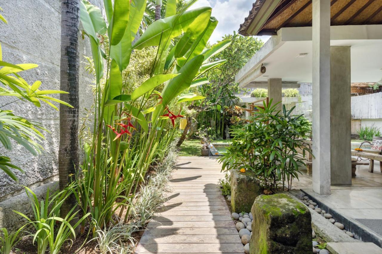 Villa Malou Seminyak Buitenkant foto