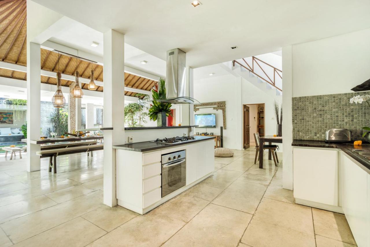 Villa Malou Seminyak Buitenkant foto